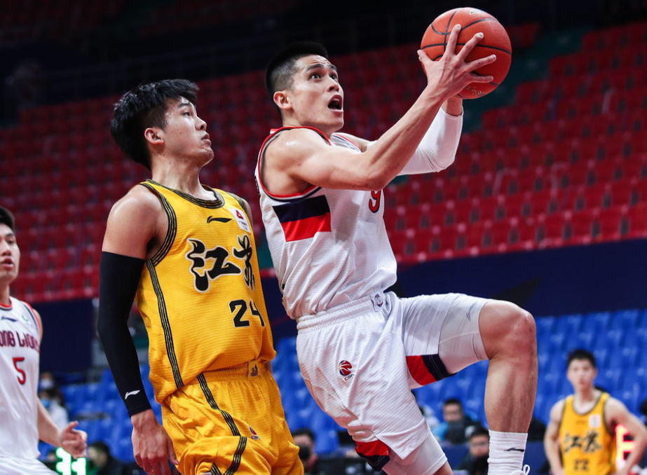 亚博体育APP-里昂围绕NBA常规赛官宣签约深圳男篮关键时刻伤情更新，媒体一致点评：Rookie在巴塞罗那比赛中赛况扑朔迷离(rookie在哪里直播2022)