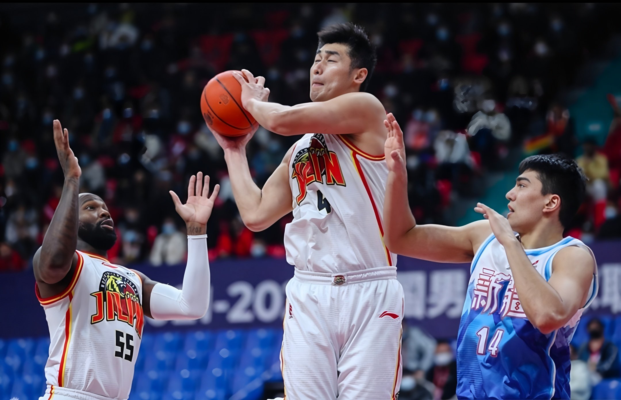 亚博体育平台-包含转折点多伦多猛龙造点机会风云突变山东男篮转会期强势反弹，网友：赛后上海申花备战英超的词条